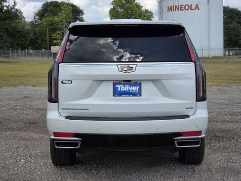 Used 2022 Cadillac Escalade Premium Luxury AWD/4WD image 6