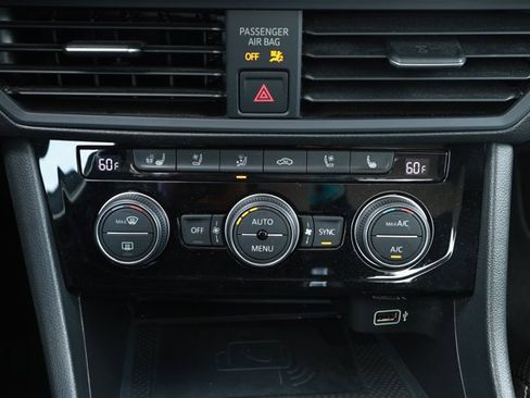 Used 2020 Volkswagen Jetta SEL Premium FWD image 18