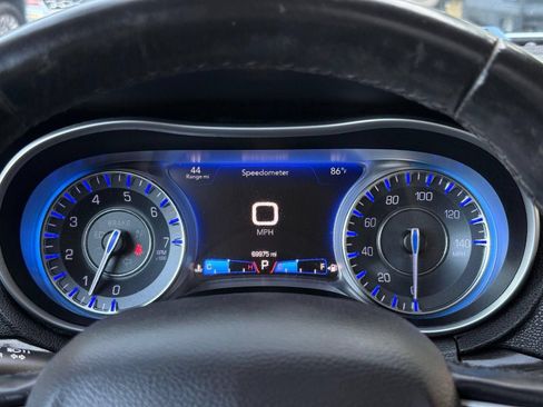 Used 2015 Chrysler 300 Limited RWD image 38