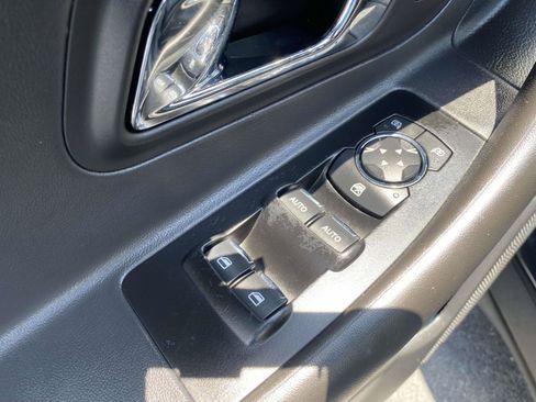 Used 2015 Ford Taurus Limited FWD image 19