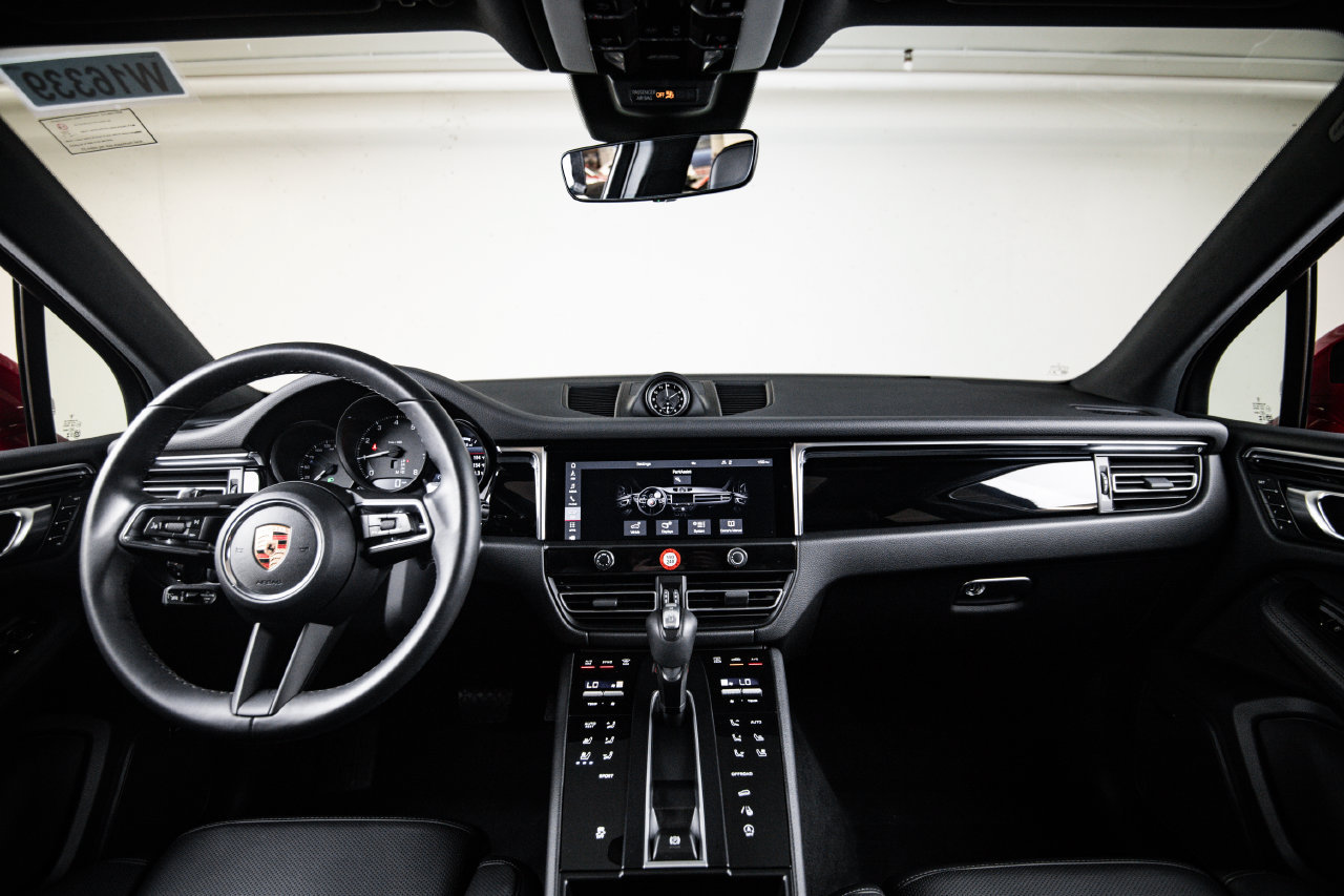Certified 2026 Porsche Macan AWD/4WD image 25