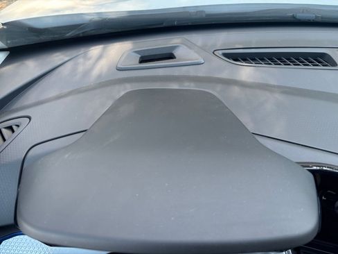 Used 2025 Chevrolet Trax LT image 34