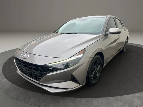 Used 2023 Hyundai Elantra SEL image 1
