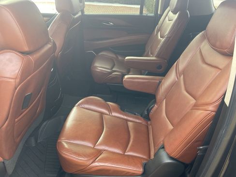 Used 2019 Cadillac Escalade ESV Luxury w/ LPO, Escalade Noir Package image 31