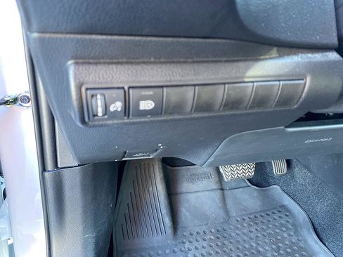 Certified 2025 Toyota Corolla LE image 10