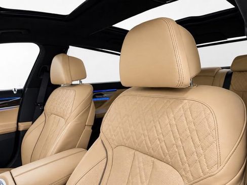 Used 2022 BMW 750i xDrive w/ Executive Package AWD/4WD image 25