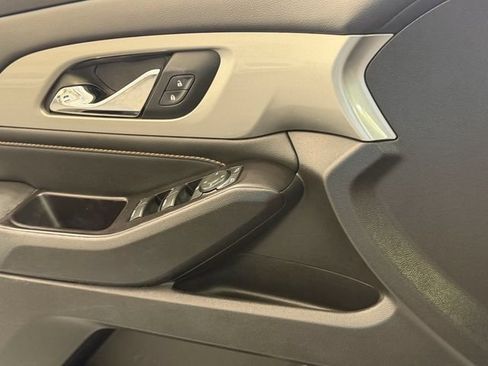 Used 2020 Chevrolet Traverse LT FWD image 25