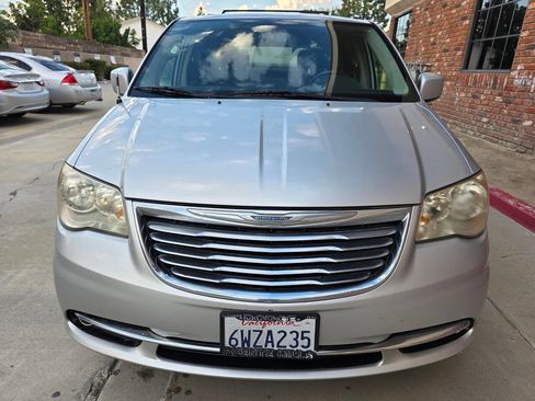 Used 2011 Chrysler Town & Country Touring image 2