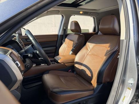Used 2024 Nissan Pathfinder Platinum image 25
