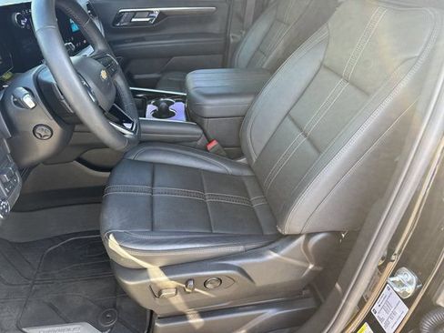 Used 2025 Chevrolet Tahoe High Country AWD/4WD image 10