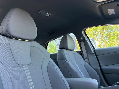 New 2026 Hyundai Elantra SE FWD image 13