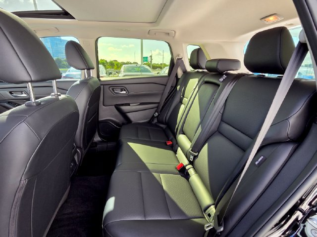 Used 2026 Nissan Rogue Dark Armor FWD image 19
