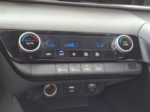 Used 2023 Hyundai Elantra SEL image 21