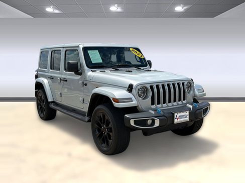 Used 2023 Jeep Wrangler Unlimited Sahara w/ Cold Weather Group AWD/4WD image 7