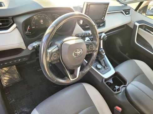 Used 2019 Toyota RAV4 Limited image 15