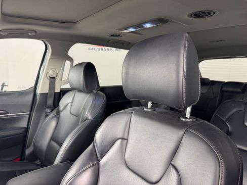 Used 2025 Kia Telluride S image 3