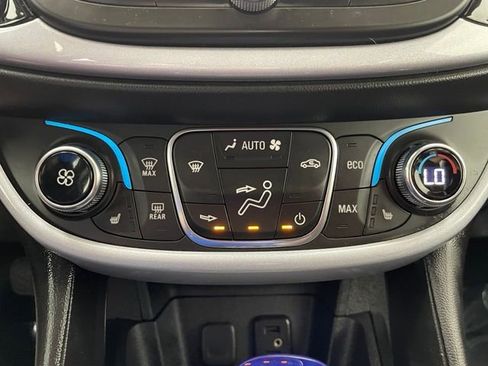 Used 2017 Chevrolet Volt LT w/ Comfort Package FWD image 7