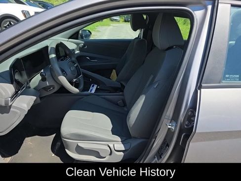 Used 2024 Hyundai Elantra SEL FWD image 3