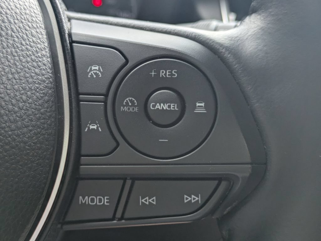 Used 2023 Toyota Corolla Cross LE AWD/4WD image 24