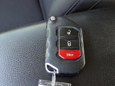 Used 2019 Jeep Wrangler Sport AWD/4WD image 25