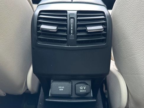 Used 2016 Mercedes-Benz E 400 Sedan image 38