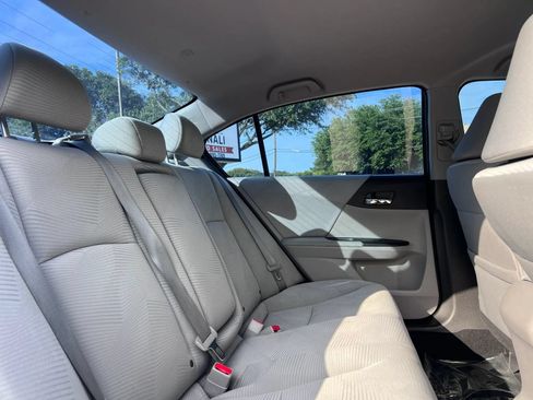 Used 2017 Honda Accord LX image 22