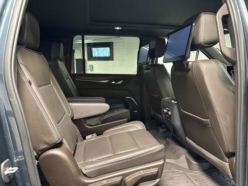 Used 2021 GMC Yukon XL Denali w/ Denali Premium Package image 18