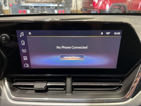 Used 2025 Chevrolet Trax LT FWD image 24