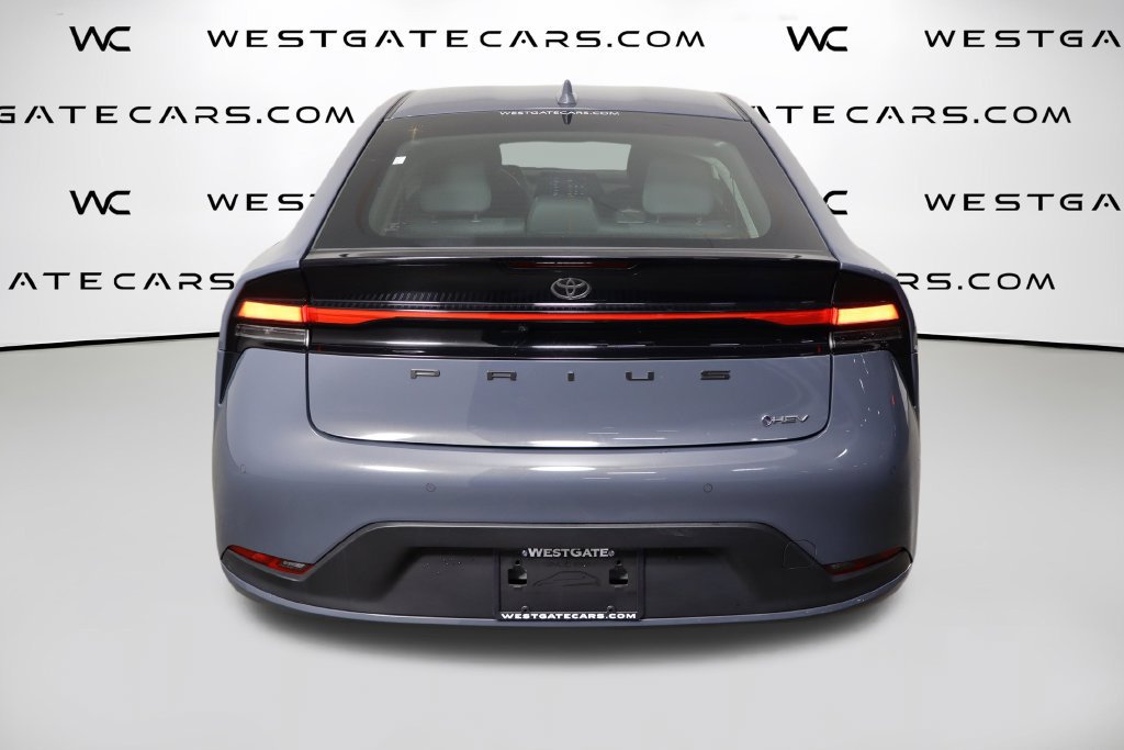 Used 2025 Toyota Prius LE FWD image 4