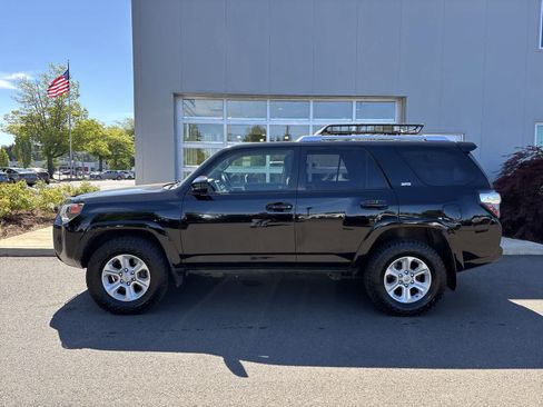 Used 2014 Toyota 4Runner SR5 AWD/4WD image 2