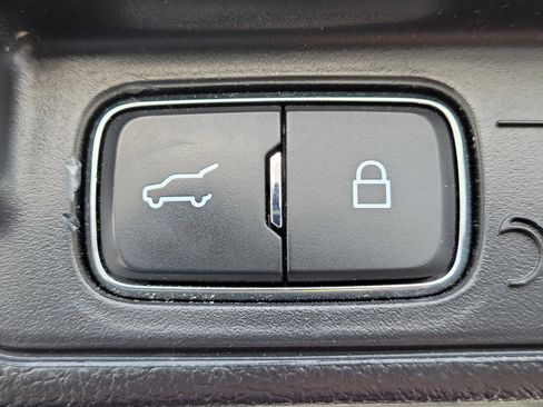 Certified 2021 Ford Explorer Platinum w/ Equipment Group 601A image 9