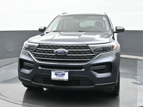 Used 2022 Ford Explorer XLT image 3