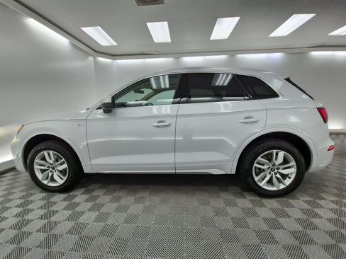 Used 2022 Audi Q5 2.0T Premium w/ Convenience Package AWD/4WD image 2
