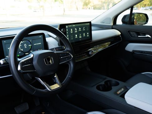 Certified 2024 Honda Prologue Touring image 16