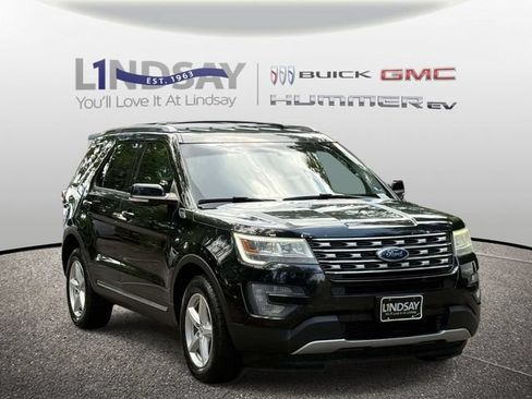 Used 2017 Ford Explorer XLT AWD/4WD image 1