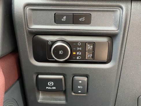 Used 2023 Ford Expedition Limited RWD image 32