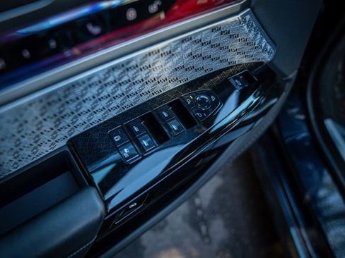 Used 2023 BMW i7 xDrive60 w/ Executive Package 2 image 49