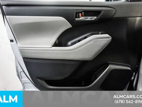 Used 2024 Toyota Highlander XLE image 47