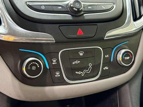 Used 2018 Chevrolet Equinox LS FWD image 15