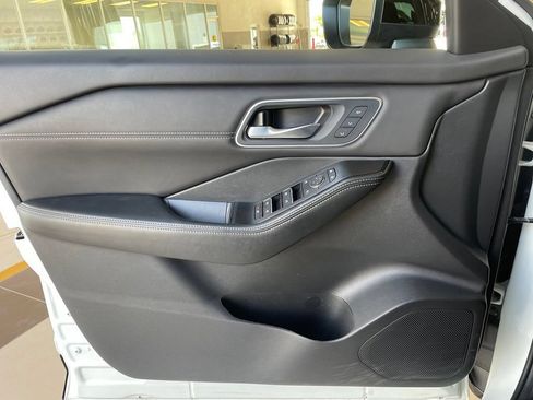 Certified 2024 Nissan Rogue Platinum FWD image 10