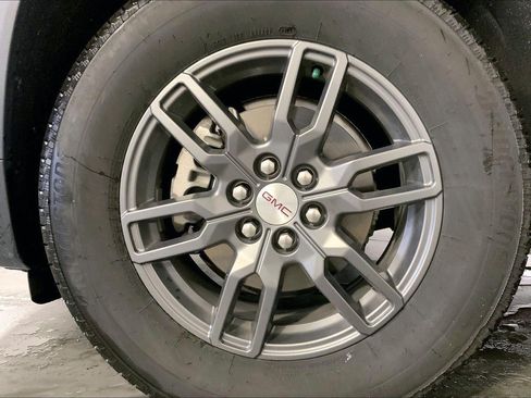 Used 2025 GMC Acadia Elevation FWD image 9