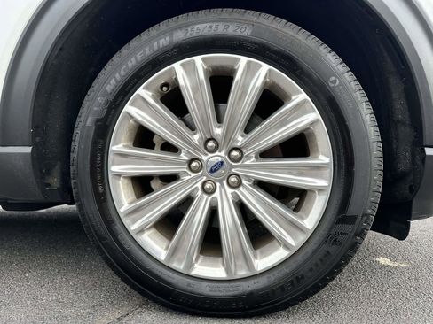 Used 2021 Ford Explorer Limited w/ Equipment Group 301A image 7