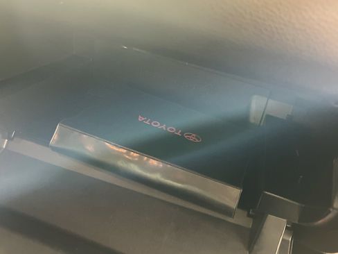 Used 2018 Toyota Tacoma SR image 36