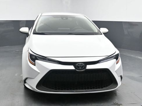 Used 2021 Toyota Corolla LE image 3