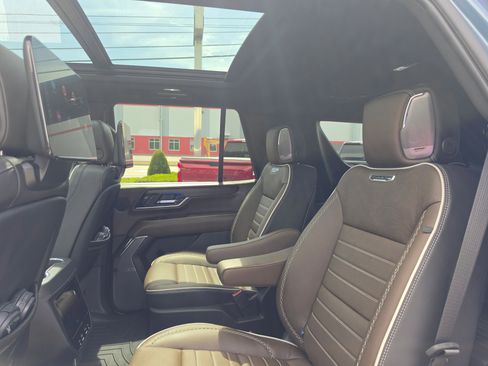 Used 2025 GMC Yukon Denali Ultimate AWD/4WD image 15