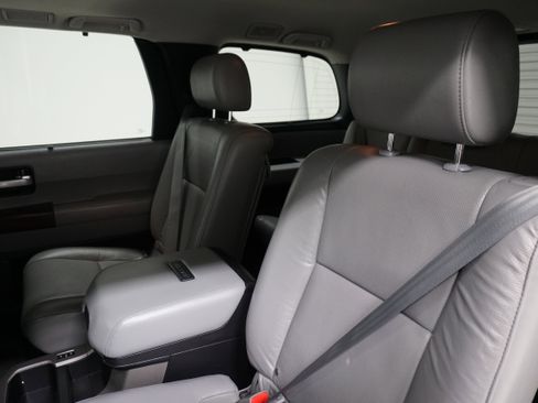 Used 2015 Toyota Sequoia Platinum image 12