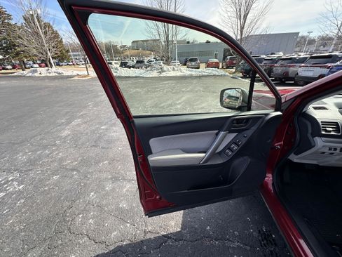 Used 2017 Subaru Forester 2.5i w/ Alloy Wheel Package image 11