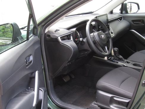 Used 2022 Toyota Corolla Cross LE w/ Moonroof Package AWD/4WD image 9
