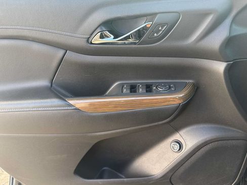 Used 2021 GMC Acadia SLE w/ Driver Convenience Package FWD image 15