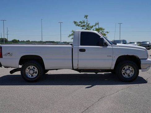 Used 2006 Chevrolet Silverado 2500 W/T w/ Heavy-Duty Power Package AWD/4WD image 4